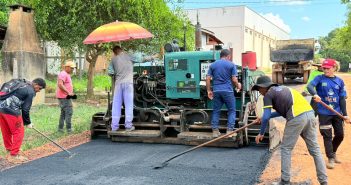 Prefeitura de Jacareacanga intensifica obras de asfaltamento com investimento próprio