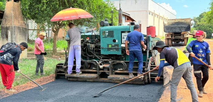 Prefeitura de Jacareacanga intensifica obras de asfaltamento com investimento próprio