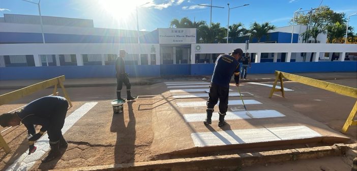 COMTRANJA intensifica revitalização de faixas de pedestres para reforçar segurança em frente às escolas